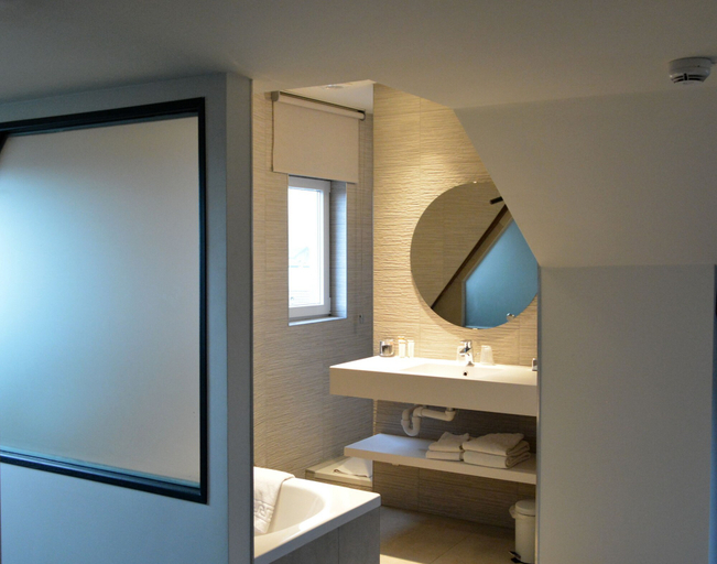 Bathroom 4, Hotel Gravensteen, Oost-Vlaanderen