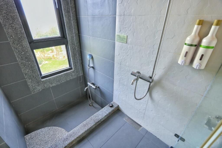 Bathroom 5, Lin's Forest, Pingtung