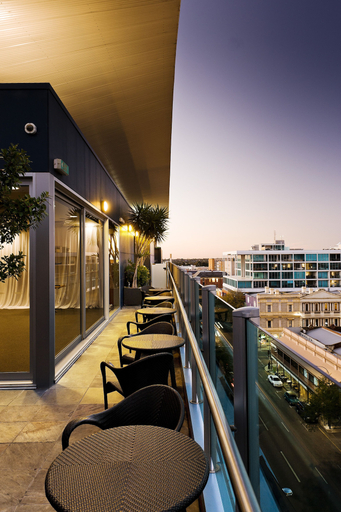 Food & Drinks 5, Majestic Roof Garden Hotel, Adelaide