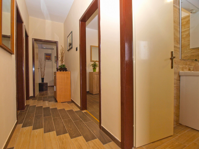 Others 5, Apartment 1540, Pula