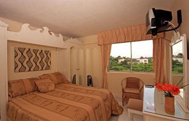 Bedroom 2, Beach Side Condos at Turtle Beach Towers