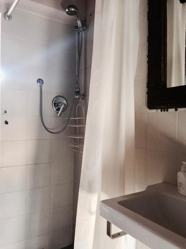 Bathroom 3, Fondo Giardinetto, Modena
