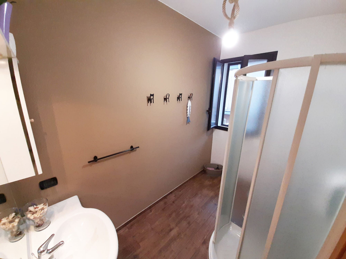 Bathroom 4, Pura Vida Barocca, Ragusa