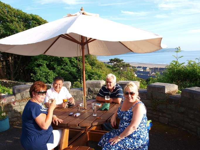 Food & Drinks 5, Tyr Graig Castle, Gwynedd