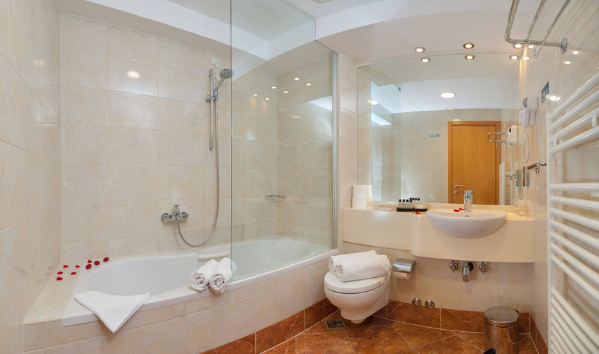 Bathroom 5, Hotel Saudade, Gradac