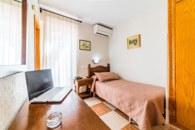 Bedroom 5, Hotel Sevilla, Almería