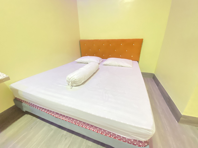 Bedroom 3, Homestay RN near Taman Bambu Runcing Polewali Mitra RedDoorz, Polewali Mandar