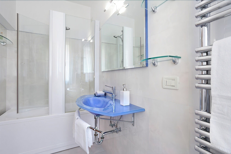 Bathroom 2, Grimaldi Apartments - Principe, Venezia
