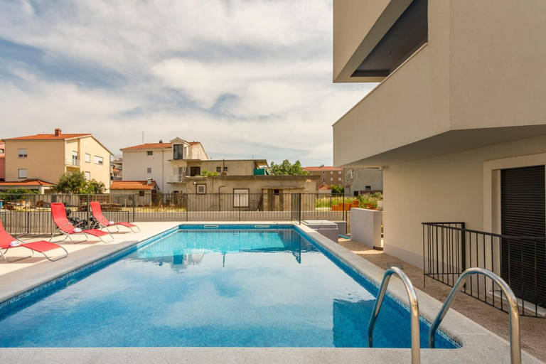 Sport & Beauty 3, Beach Residence with pool and sea view, Podstrana