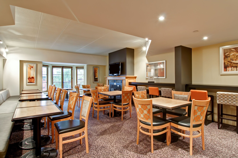 Food & Drinks 5, Homewood Suites by Hilton Mont-Tremblant Resort, Les Laurentides