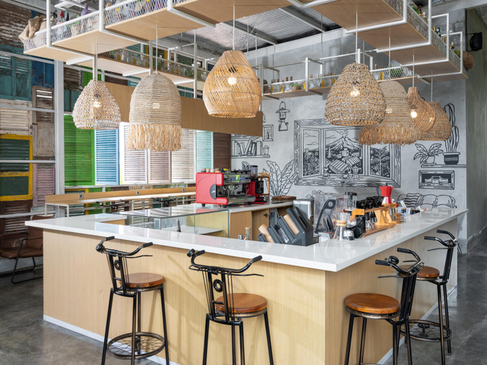 Burza Hotel Yogyakarta - Food & Drinks