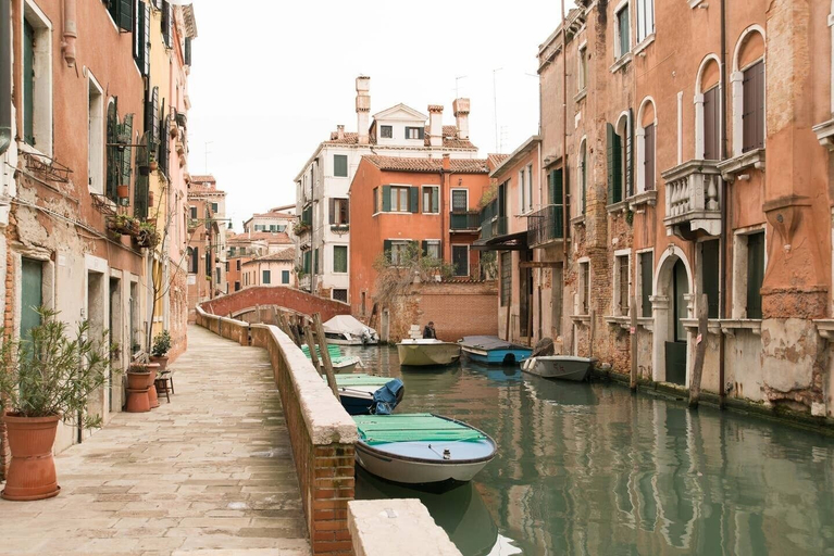 Exterior detail, Grimaldi Apartments - Principe, Venezia