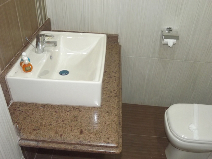 Bathroom 3, Mayorca Hotel, Al-'Ajuzah