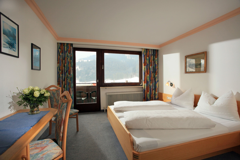 Bedroom 2, Pension Franglhof, Kitzbühel