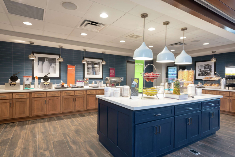 Food & Drinks 5, Hampton Inn & Suites Xenia Dayton, Greene