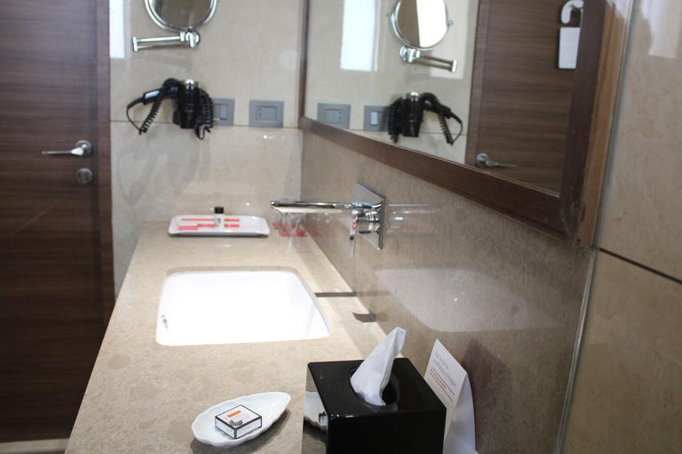 Bathroom 5, Ramada by Wyndham Gandhidham Shinay, Kachchh