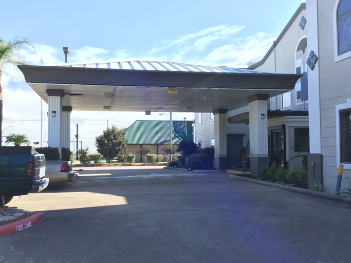 Exterior & Views 2, Days Inn & Suites by Wyndham Webster NASA-ClearLake-Houston, Houston