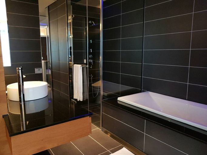 Bathroom 5, The Walden, Yilan