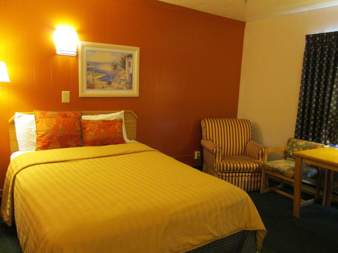 Bedroom 2, Town House Motel Inc, Cowlitz