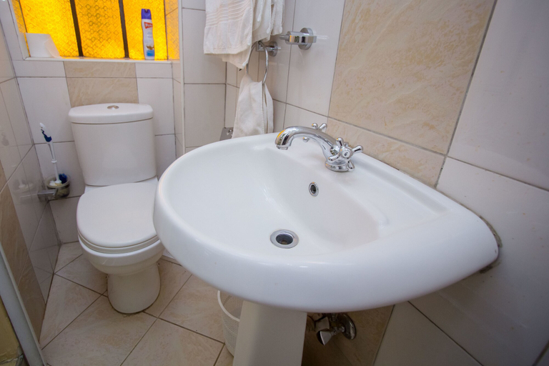 Bathroom 3, Capital Heights Hotel, Kibra