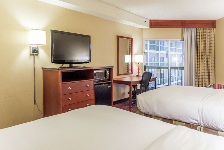 Bedroom 4, DoubleTree by Hilton Hotel Holland, Ottawa