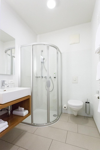 Bathroom 5, Hotel & Restaurant Christkindlwirt, Steyr