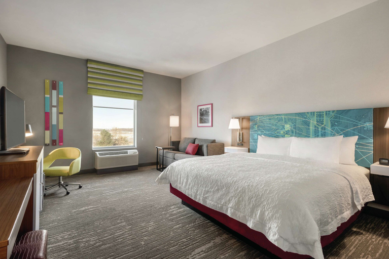 Bedroom 2, Hampton Inn Brooklyn Park, Hennepin