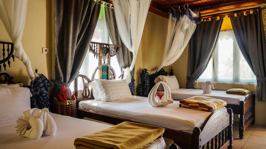 Bedroom 3, Smiles Beach Hotel, Kaskazini 'A'