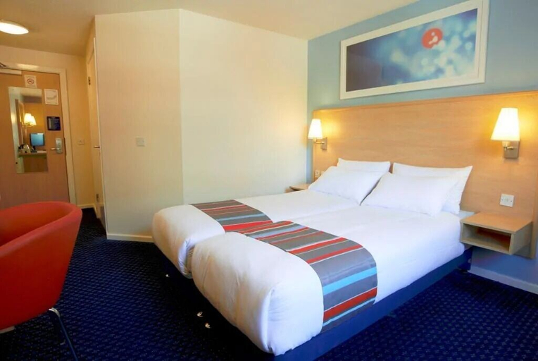 Bedroom 2, Travelodge London Battersea, London
