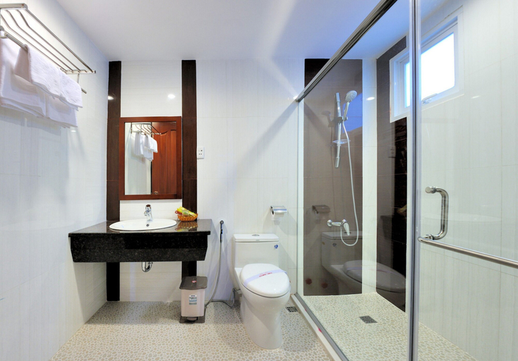 Bathroom 5, You And Me Hotel, Bình Chánh
