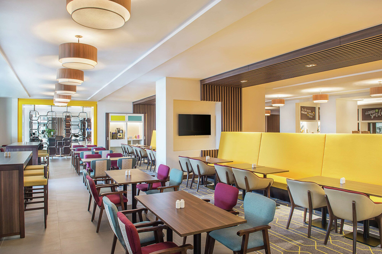 Food & Drinks 4, Hampton by Hilton Dubai Airport, Dubai