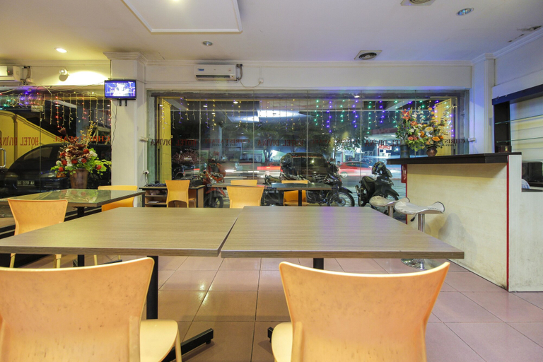 Food & Drinks 5, RedDoorz near Bethesda Manado, Manado
