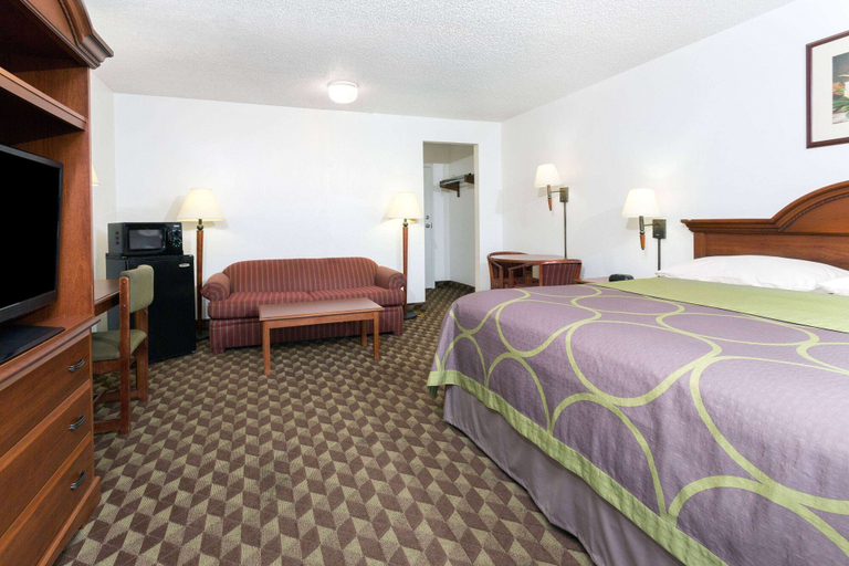 Bedroom 4, Super 8 by Wyndham Riviera Beach West Palm Beach, Palm Beach