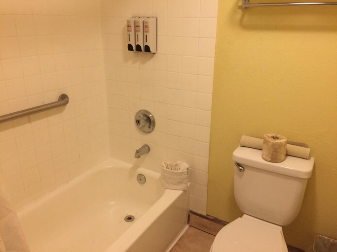 Bathroom 5, Chula Vista Inn, San Diego