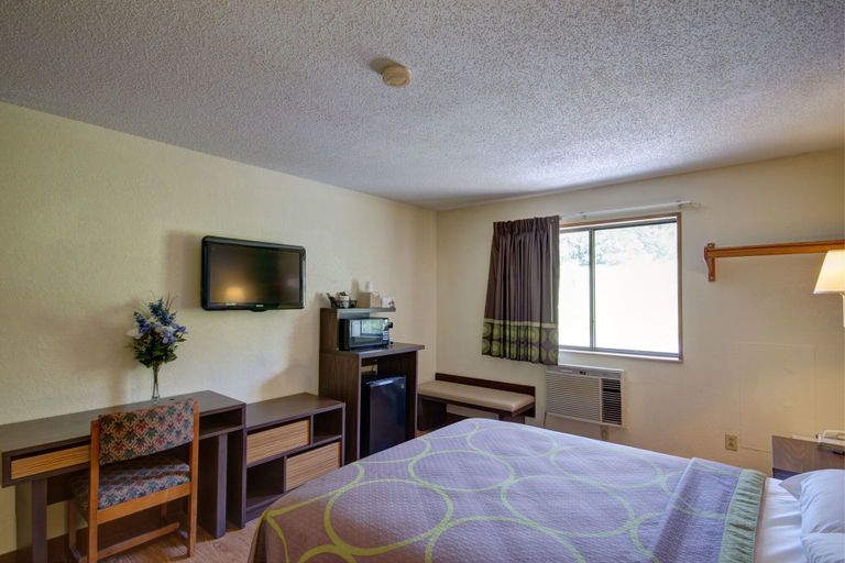 Bedroom 3, Super 8 by Wyndham Zanesville, Muskingum
