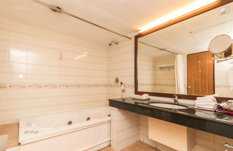 Bathroom 3, Hotel Pacific Dehradun, Dehradun