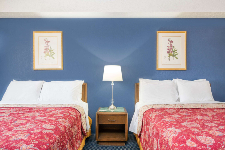 Bedroom 2, Knights Inn Litchfield, Meeker
