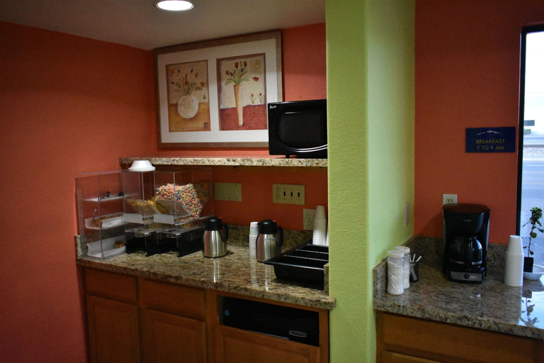 Food & Drinks 5, Apex Inn, Stanislaus
