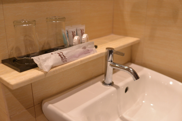 Bathroom 4, Robertson Hotel, Naga City