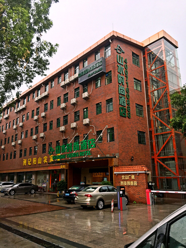 Exterior & Views