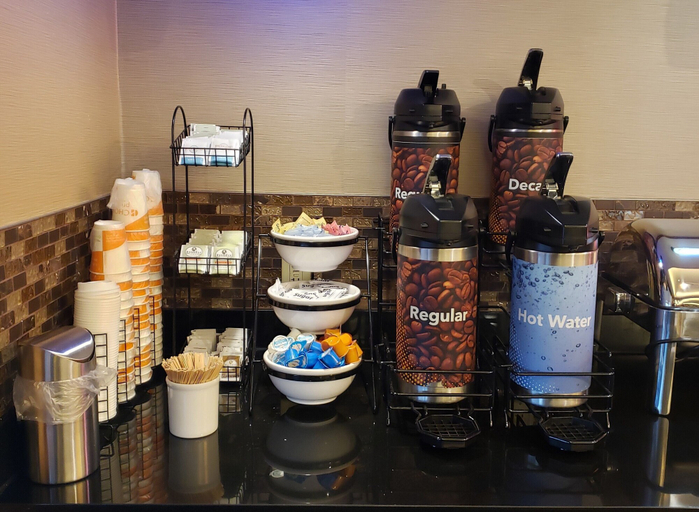 Food & Drinks 5, Comfort Inn & Suites South Hill I-85, Mecklenburg