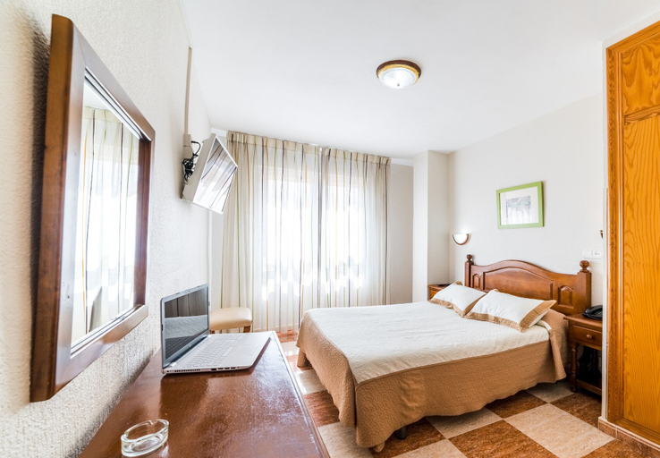 Bedroom 4, Hotel Sevilla, Almería
