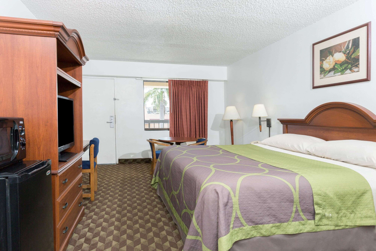 Bedroom 3, Super 8 by Wyndham Riviera Beach West Palm Beach, Palm Beach