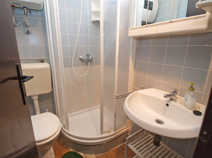 Bathroom 3, Apartment 875, Fažana