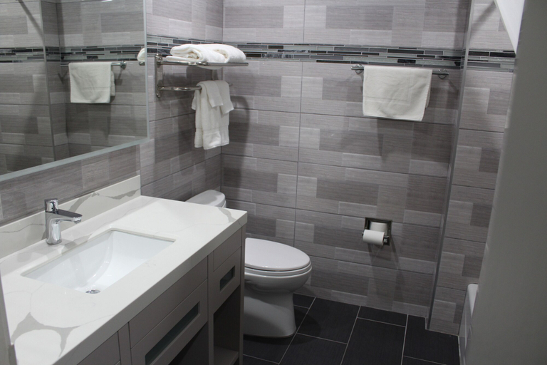 Bathroom 3, Mirage Inn and Suites, San Francisco