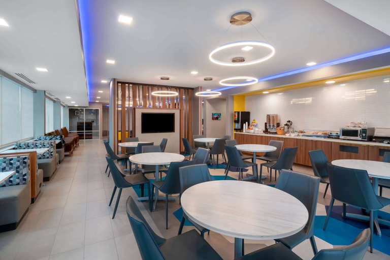 Food & Drinks 4, Microtel Inn & Suites by Wyndham Hot Springs, Garland