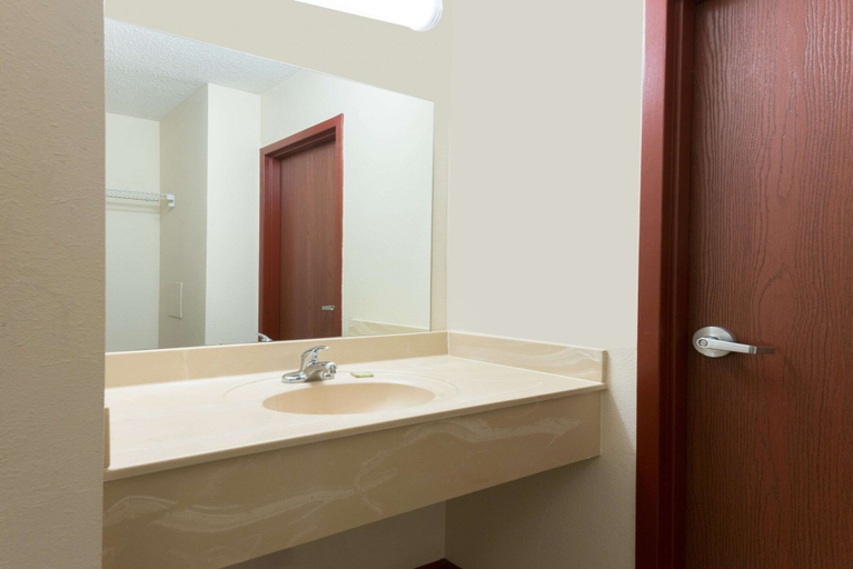 Bathroom 4, Super 8 by Wyndham Beaver Falls, Beaver