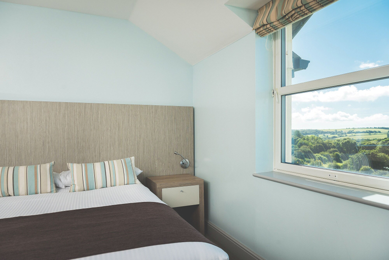 Bedroom 3, County Arms, Cornwall