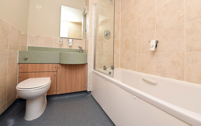 Bathroom 3, Crown, Droitwich by Marston's Inns, Worcestershire