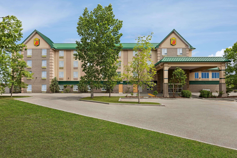 Exterior & Views 2, Super 8 by Wyndham Calgary Shawnessy Area, Division No. 6